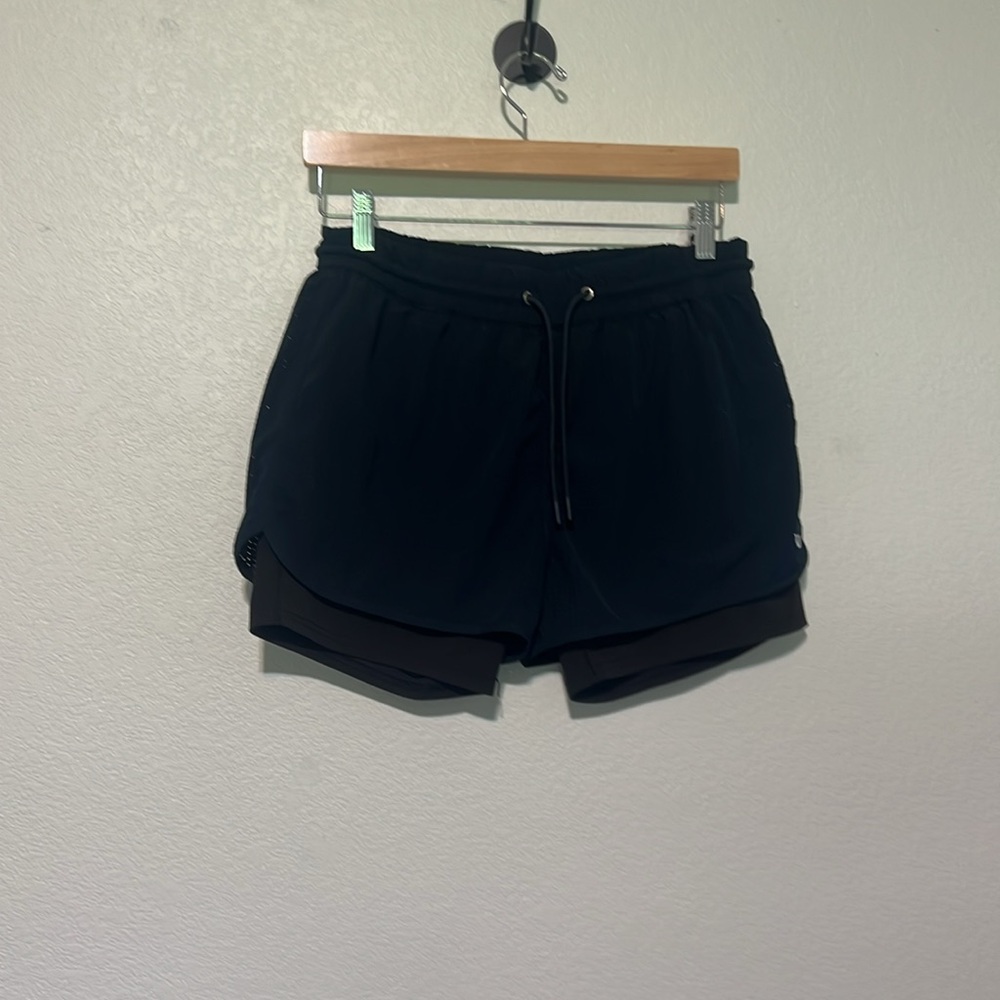 Vuori Breeze Performance Shorts Womens - Picture 2 of 7